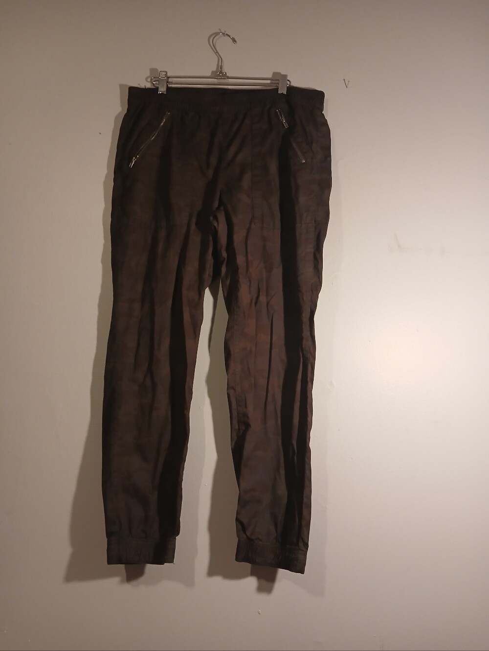 Gap Mens  Black And Brown Camo Elastic Wasted Pants. Size Medium.